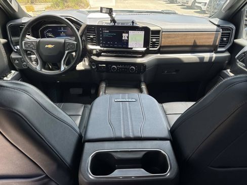 Used 2025 Chevrolet Silverado 2500 High Country w/ High Country Premium Package AWD/4WD image 14