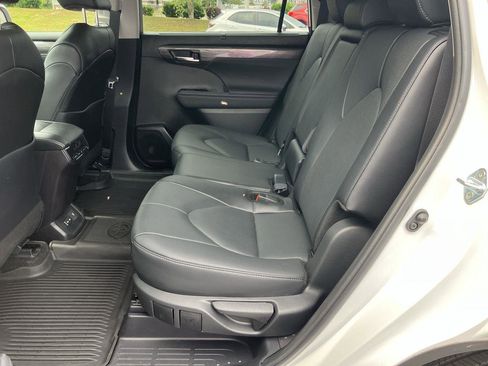 Used 2024 Toyota Highlander Limited AWD/4WD image 23