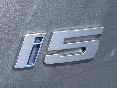 New 2026 BMW i5 eDrive40 w/ M Sport Package image 13