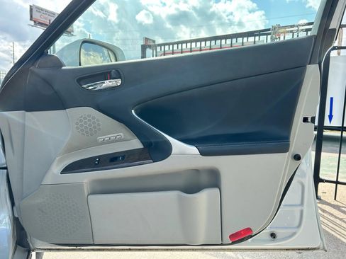 Used 2009 Lexus IS 250 AWD image 9