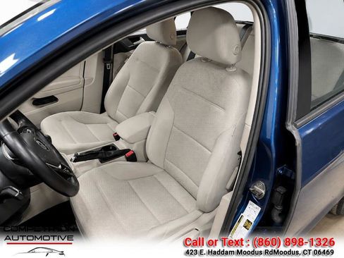 Used 2017 Volkswagen Golf S FWD image 9