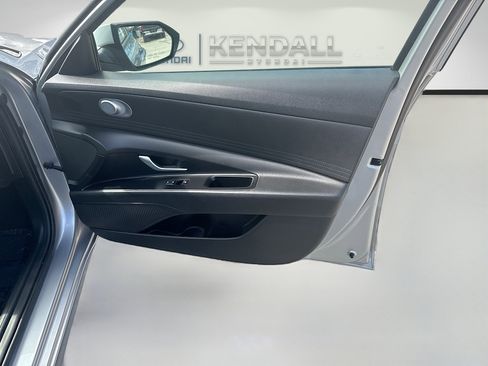 Used 2023 Hyundai Elantra SE image 30