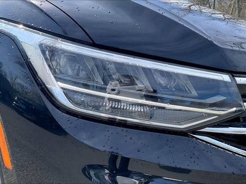 Used 2023 Volkswagen Tiguan SE image 28