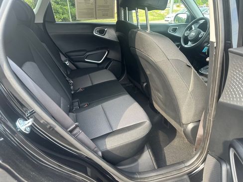 Used 2025 Kia Soul LX w/ LX Technology Package FWD image 21