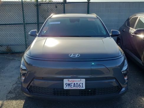 Used 2024 Hyundai Kona SEL FWD image 2
