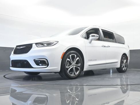 Used 2024 Chrysler Pacifica Pinnacle image 70
