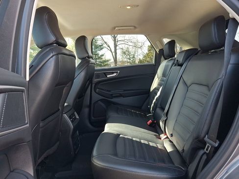 Used 2022 Ford Edge SEL w/ Convenience Package image 11