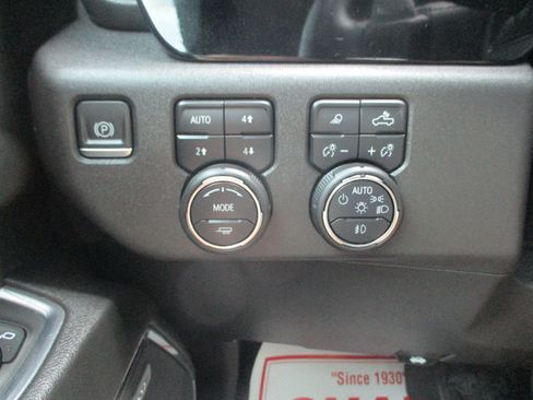 Used 2024 Chevrolet Silverado 1500 LT Trail Boss w/ LT Trail Boss Premium Package AWD/4WD image 13
