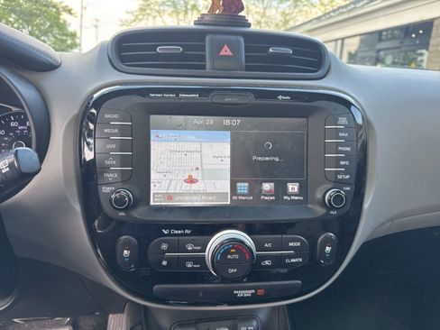 Used 2017 Kia Soul + w/ Primo Package FWD image 15