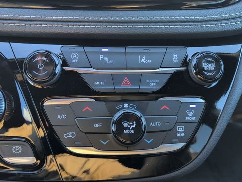 New 2026 Chrysler Pacifica Select image 35