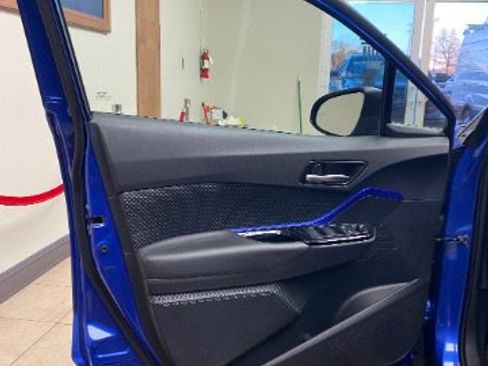 Used 2020 Toyota C-HR XLE image 17