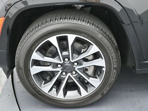 Used 2022 Jeep Grand Cherokee Overland AWD/4WD image 40