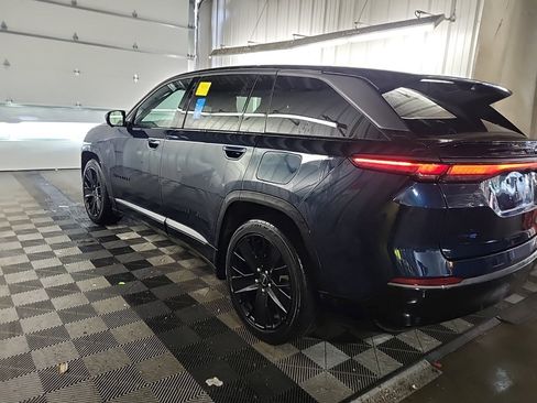 Used 2024 Jeep Wagoneer Launch Edition image 4