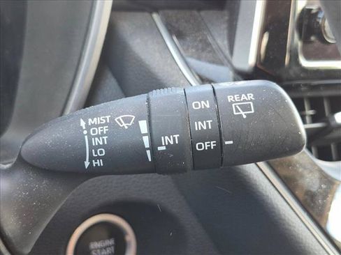 Used 2023 Toyota Corolla Cross XLE w/ Convenience Package FWD image 6