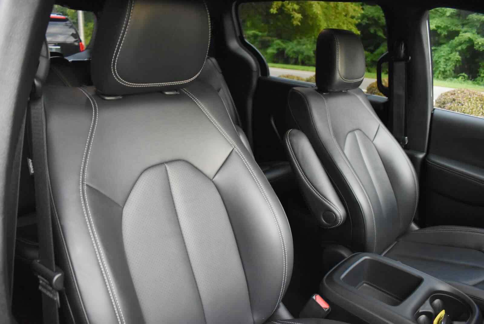 Used 2025 Chrysler Pacifica Select FWD image 47