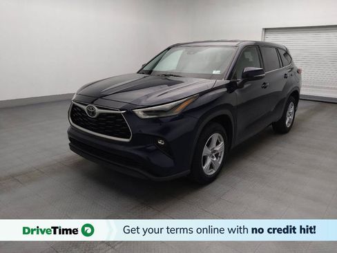 Used 2021 Toyota Highlander LE FWD image 1