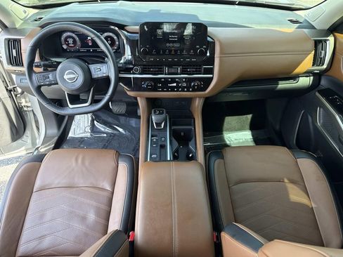 Used 2024 Nissan Pathfinder Platinum w/ Black Appearance Package image 17