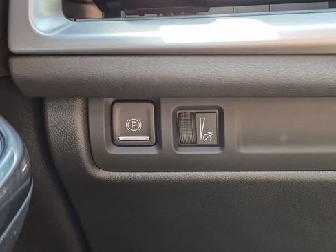 Used 2024 Cadillac XT4 Luxury w/ Cold Weather Package AWD/4WD image 20