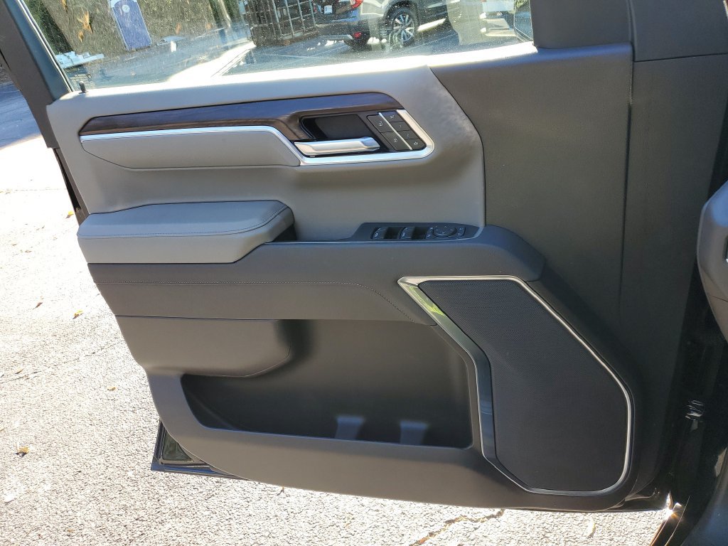 Used 2025 GMC Sierra 1500 SLT RWD image 31