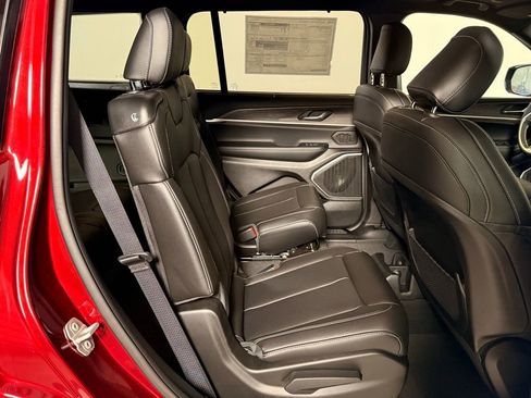 New 2025 Jeep Grand Cherokee L Limited w/ Luxury Tech Group II AWD/4WD image 17