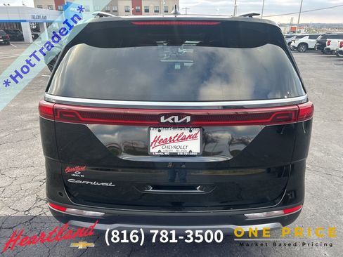 Used 2022 Kia Carnival SX Prestige image 7