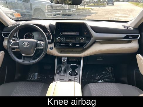 Used 2023 Toyota Highlander L image 10