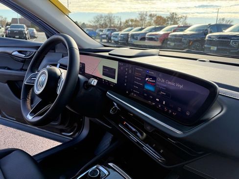 Used 2025 Buick Envision Preferred image 21