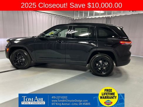 New 2025 Jeep Grand Cherokee Altitude image 4