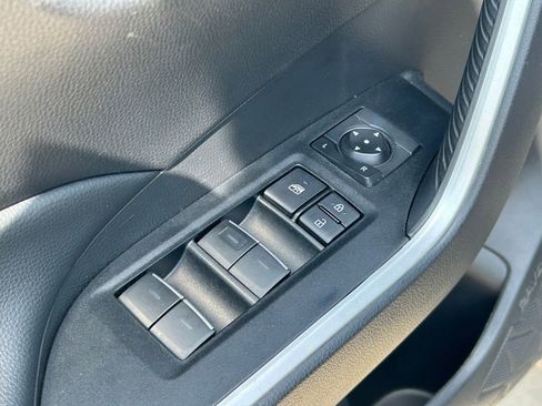 Used 2025 Toyota RAV4 XLE FWD image 22
