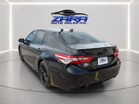 Used 2020 Toyota Camry SE image 5