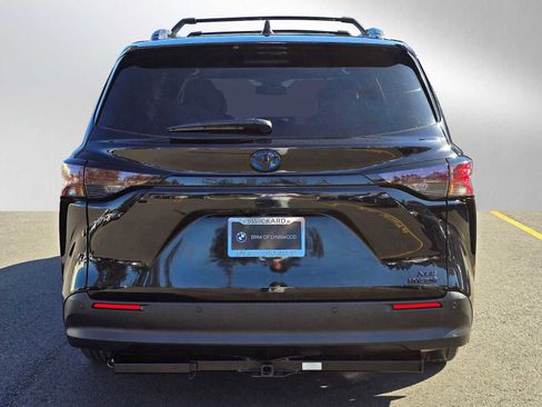 Used 2024 Toyota Sienna XLE Woodland Edition AWD/4WD image 4