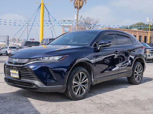 Used 2021 Toyota Venza LE image 9