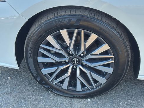 Used 2025 Nissan Altima 2.5 SV FWD image 30
