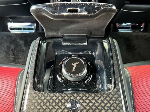 Used 2022 Rolls-Royce Cullinan Black Badge AWD/4WD image 57