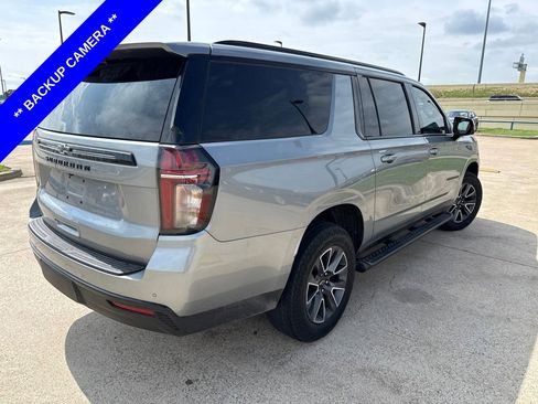 Used 2023 Chevrolet Suburban Z71 w/ Luxury Package AWD/4WD image 11