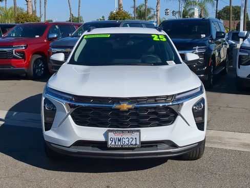 Used 2025 Chevrolet Trax LT w/ Driver Confidence Package image 3