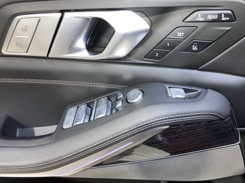 Used 2021 BMW X7 xDrive40i w/ M Sport Package image 23