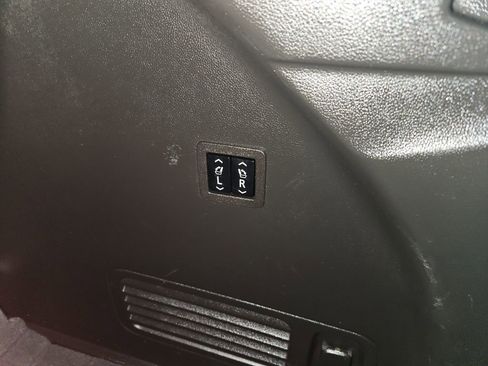 Used 2018 Buick Enclave Premium AWD/4WD image 28