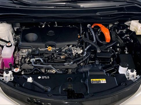Used 2025 Toyota Sienna Platinum AWD/4WD image 30
