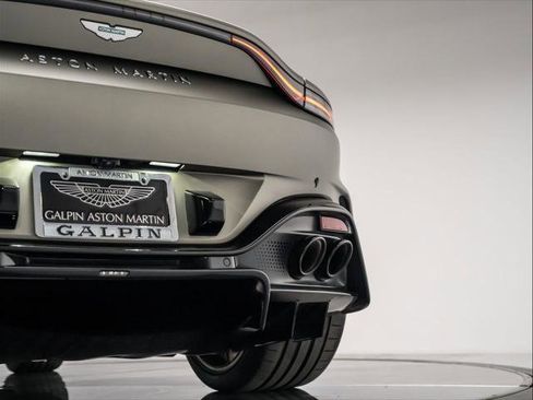 Used 2025 Aston Martin V8 Vantage Coupe image 34