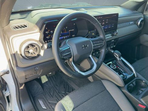 Used 2024 Chevrolet Colorado ZR2 w/ Technology Package image 3