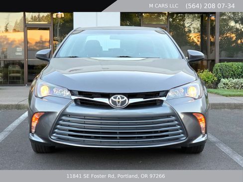 Used 2017 Toyota Camry LE FWD image 3