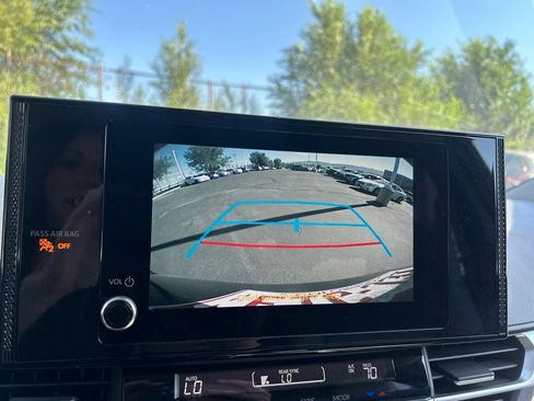 Used 2025 Toyota Sienna LE FWD image 28