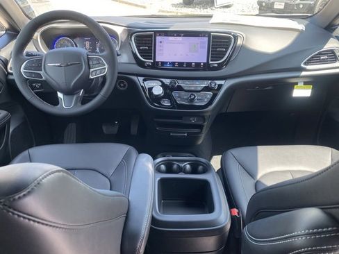 New 2026 Chrysler Voyager LX image 34