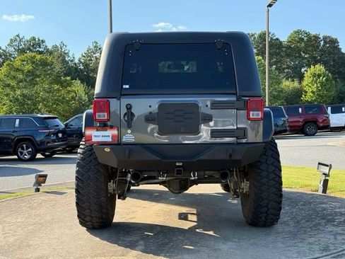 Used 2018 Jeep Wrangler Rubicon w/ Cold Weather Group AWD/4WD image 6