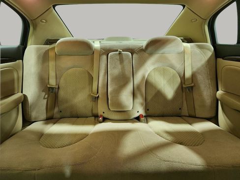 Used 2011 Buick Lucerne CX image 24