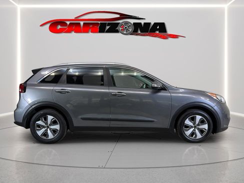 Used 2017 Kia Niro EX FWD image 4