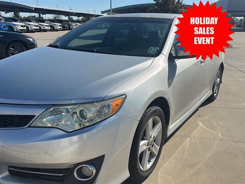 Used 2012 Toyota Camry L image 1