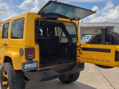 Used 2015 Jeep Wrangler Unlimited Sahara image 6