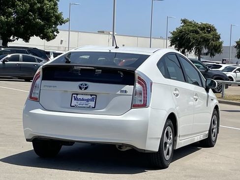 Used 2014 Toyota Prius Two FWD image 4